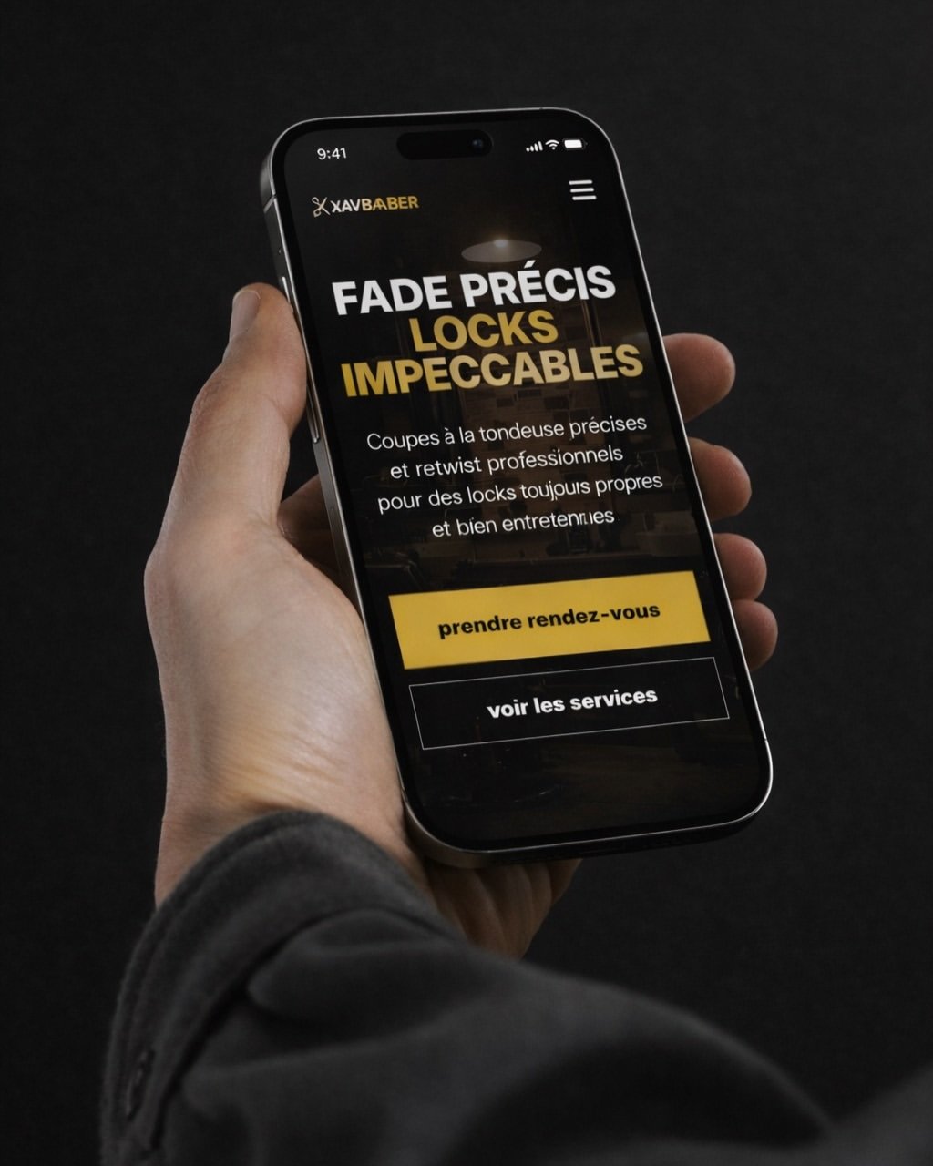 Le site Xav Barber affiché sur un téléphone